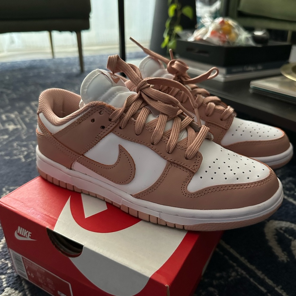 Basically brand new dunk lows size 7!!!